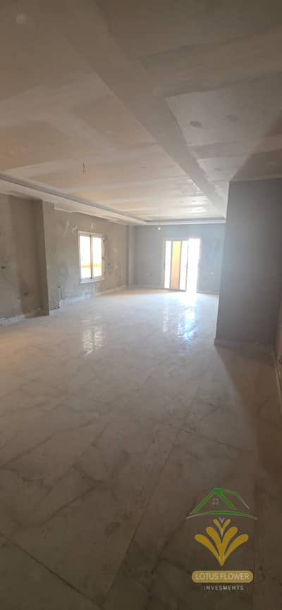 Apartment for sale in North Lotus, direct income from Club Street