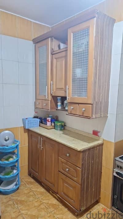 مطبخ قطعتين بالرخامه بحاله جيده ١٢٠سم