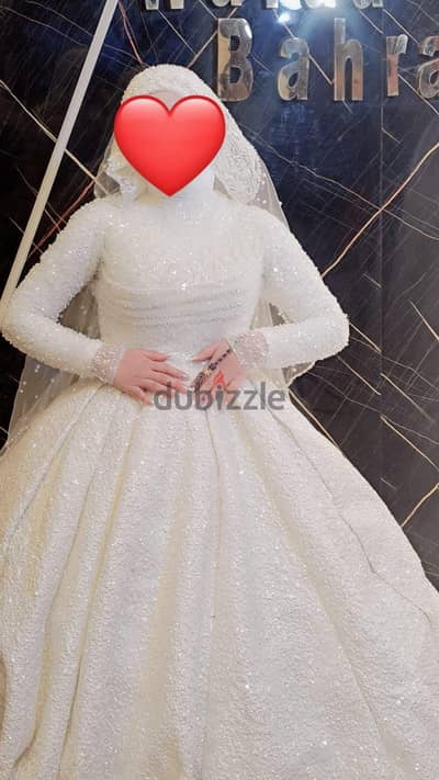 فستان للبيع