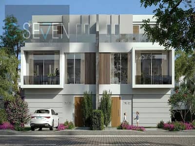 تاون هاوس ميدل للبيع في الباتيو تاون  القاهرة الجديدة  بمساحات مميزة وتصميم عملي، يتكون من أرضي وأول ورووف.