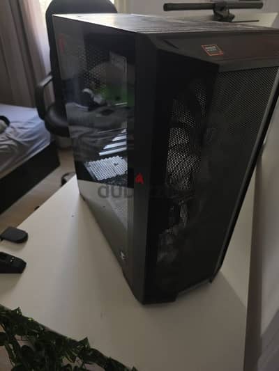 PC Case Lian Li 215