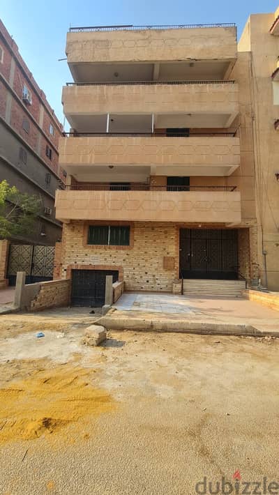 عماره ٣٢٠م بالهضيه الوسطي خاليه بالجراج