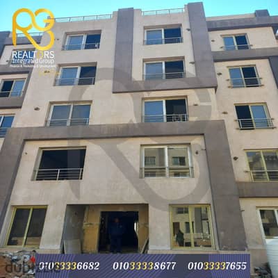 بنتهاوس  260 متر ، في موقع مميز داخل كمبوند جامعة القاهرة.