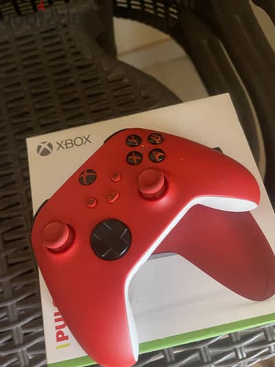 New Xbox controller مع البوكس