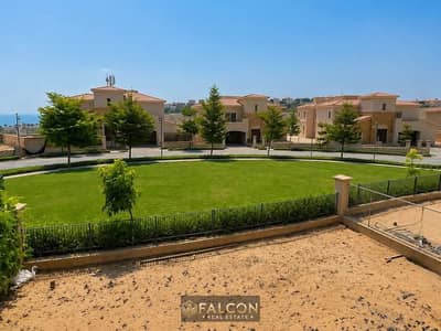Corner villa with an open view, ready for immediate handover and viewing, offered with a 25% discount. Located in Hyde Park—adjacent to Mivida and the