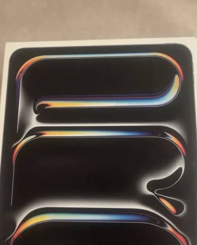iPad m4    للبيع شريحه