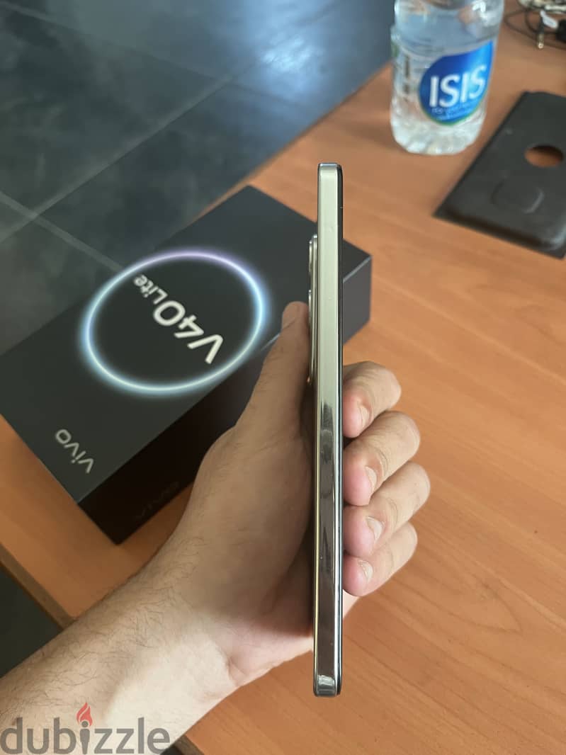 Vivo v40 lite 1