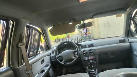 نيسان صني 2000