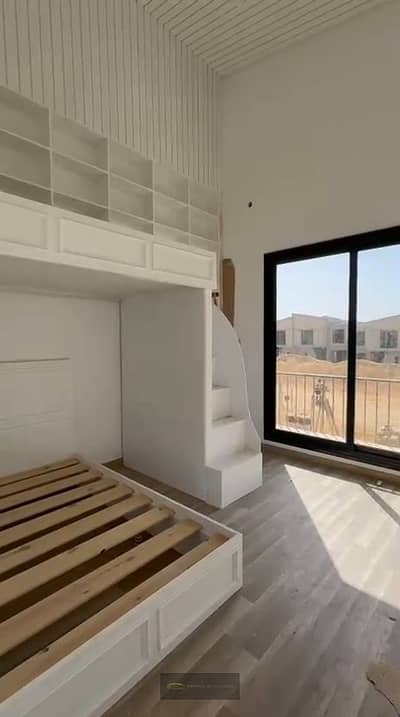 تاون هاوس للبيع كمبوند فيلدج ويست متشطب بالكامل