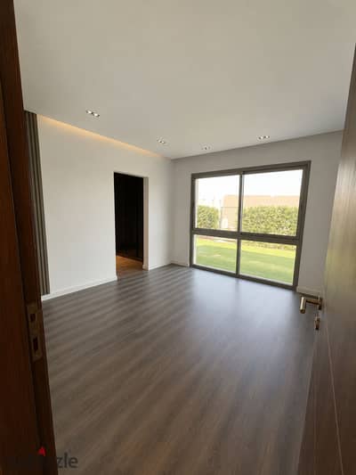 Ground floor apartment with a garden for cash at a finished price next to Sodic