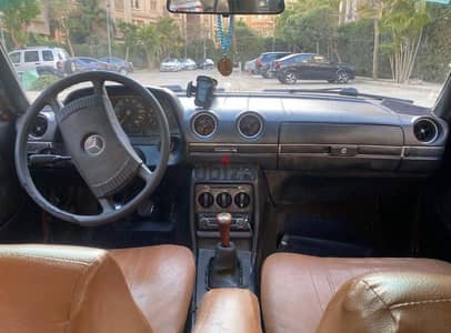 مرسيدس بنز 200 1977