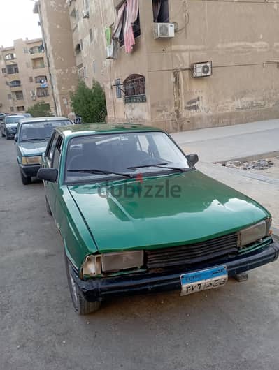 سيارة بيجو 305 موديل 1980