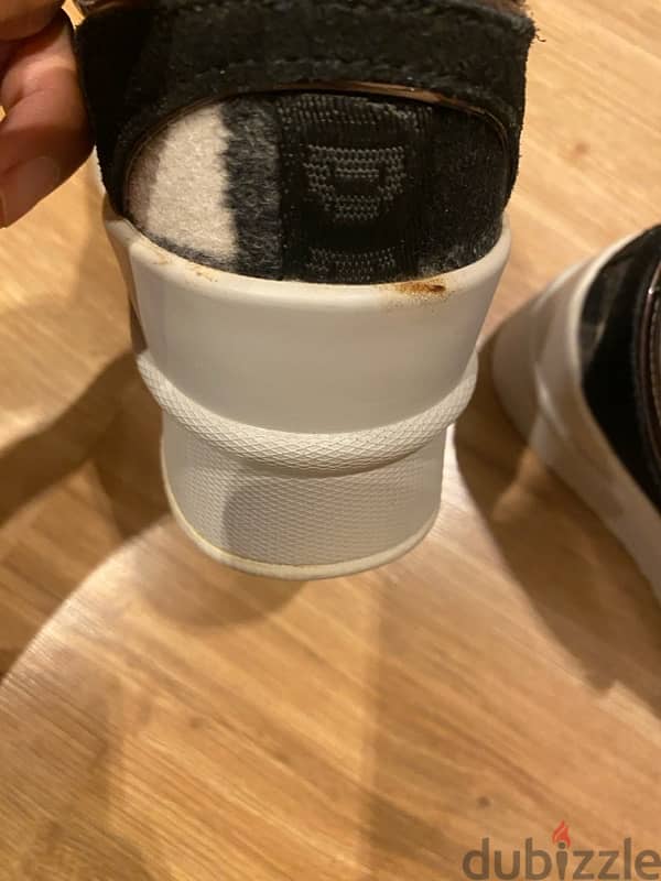 DKNY sneakers 1