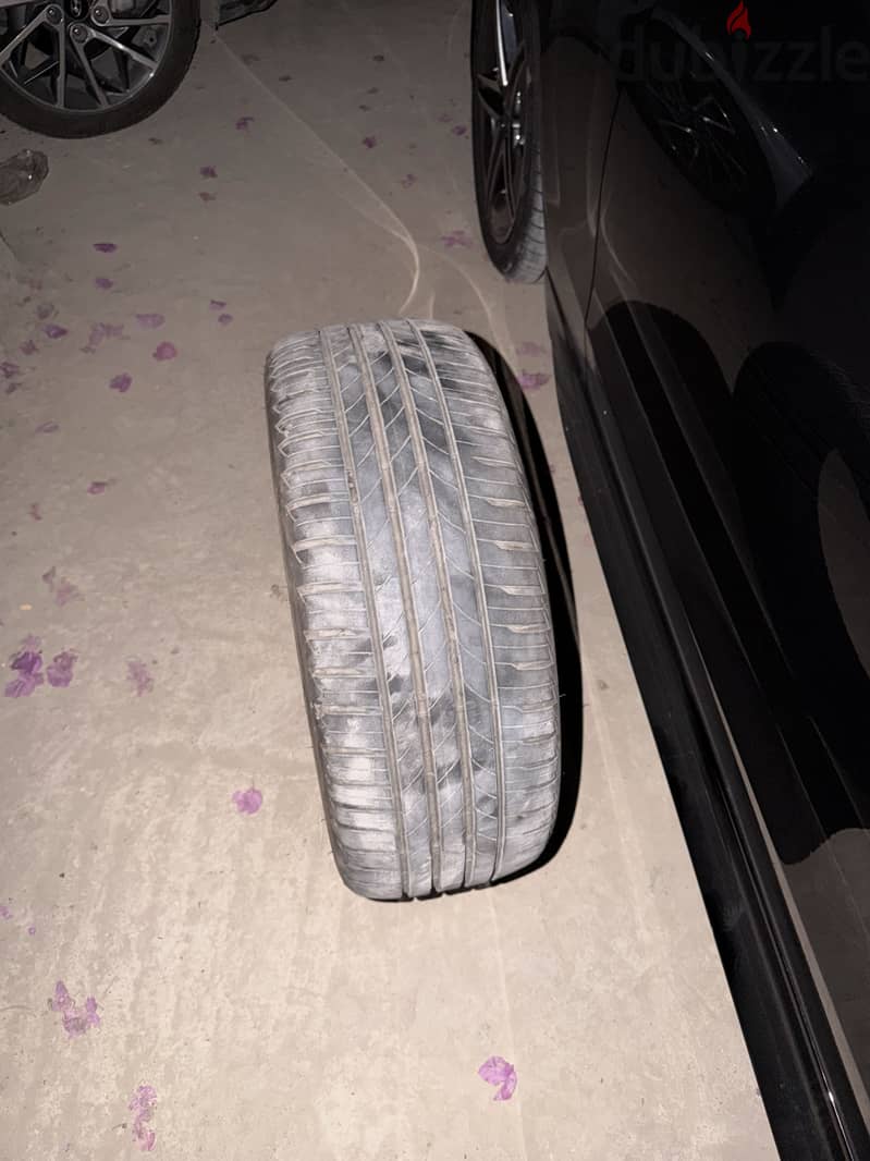 R 18/225/45 Tyre 1