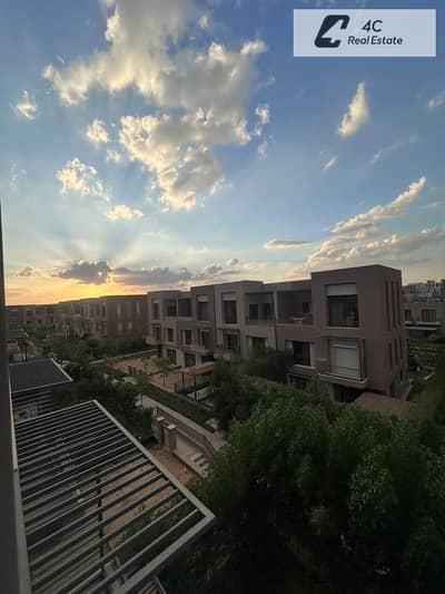 VILLA TOWNHOUSE fOR sale ready to move - fully finished - open view - very prime location - for sale in palm hills new cairo