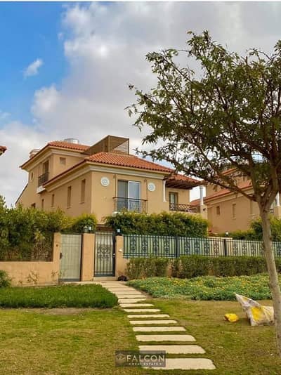 تاون هاوس فاخر(بخصم 24%) للبيع فى كمبوند هايد بارك hydepark القاهره الجديده بالقرب من auc و دقائق للرحاب ومدينتى
