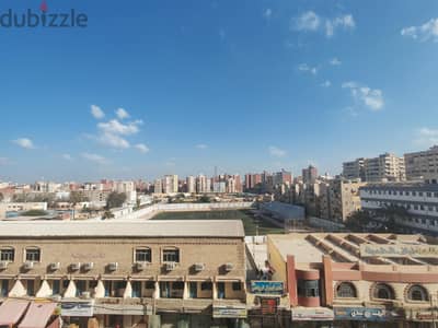 شقة 150 متر مربع بشارع عبد السلام عارف الرئيسي امام نادي العمال