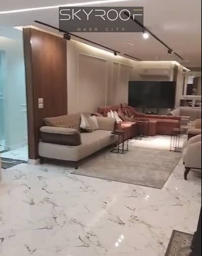 شقة متشطبة بالكامل ومفروشة للسكن الفوري Double view في ارقي منطقه في مدينه نصر في الواحه بالقرب من التجمع الخامس و شيراتون