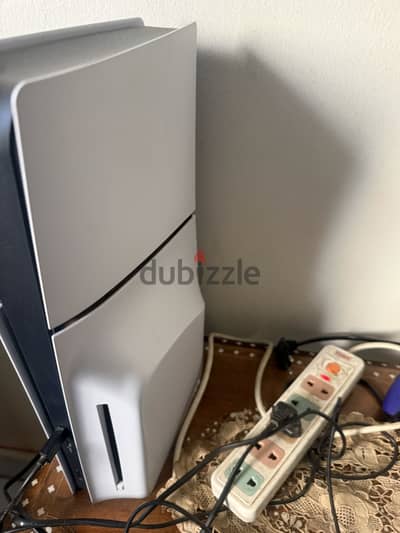 Ps5 slim 1 TB with an extra controller (original with case)
