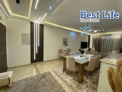 بنتهاوس روف للبيع في فيفث سكوير | لقطة بمساحة 196م | روف 100م | 3 غرف | بالمطبخ والتكييفات | فرصة مميزة
