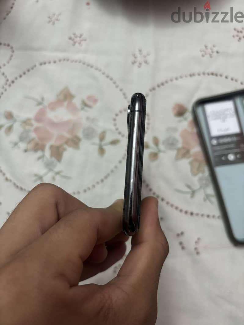 Apple - iPhone XS Max 4