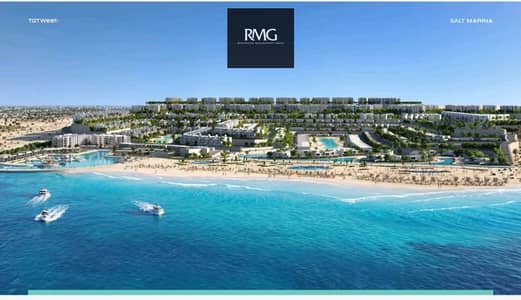 Own chalet with a view direct on marina