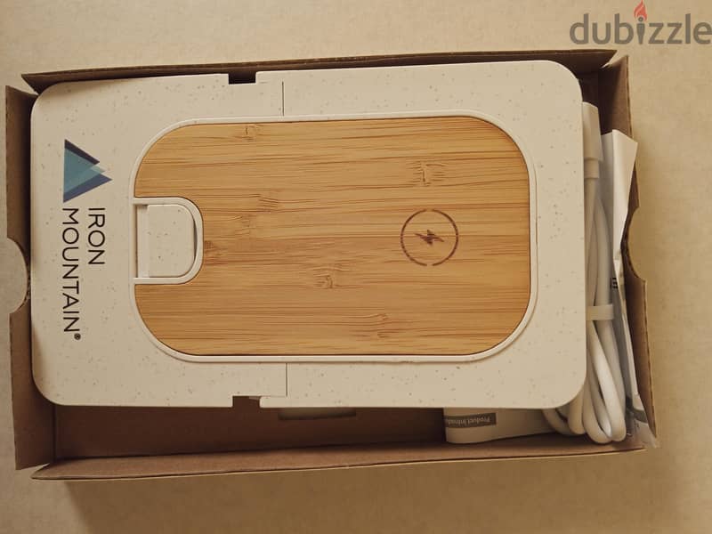 Foldable wireless charging stand 2