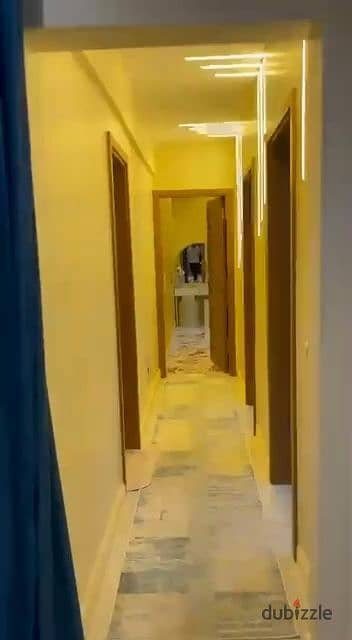 1275شقه للبيع بالمنطقه الخامسه تشطيب الترا سوبر لوكس امامي بحري
