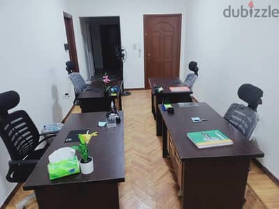 مكاتب وكراسى  مكتب وكانبه استقبال 3قطع و3طربيزات  وكانبه اخرى استقبال