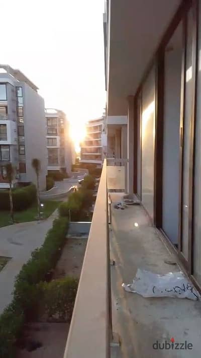 شقه للايجار بكمبوند ليك فرونت الدور الثالث