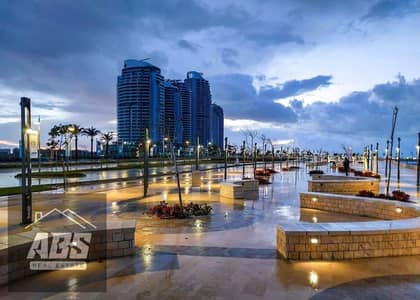 بعائد ايجاري ممتاز شقه للبيع صف اول علي البحر مباشره فوري متشطبه بالتكيفات في ابراج العلمين El Alamein الساحل بجوار فندق ريكسوس و مارينا8 North Coast