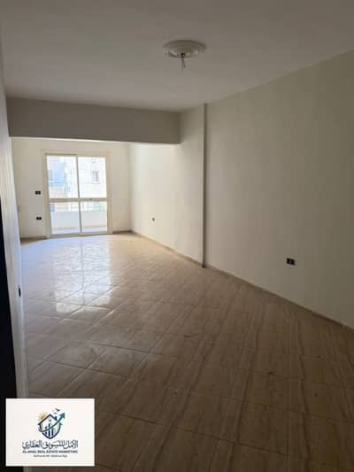 Apartment for rent empty Zahraa Al-Maadey Al-Miraj Al-‘Ula steps to Street Al-Khamseen and very close to Carrefour and Al-Sa’ada Street and all services distinctive and upscale location