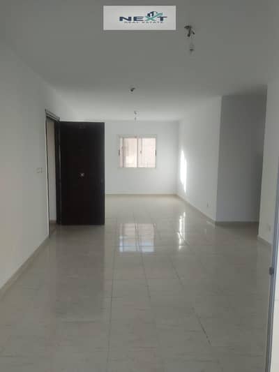A great apartment for rent in Madinaty, B6, with a prime view and location. The apartment is 145 square meters and features 3 bedrooms and 1 bathroom.