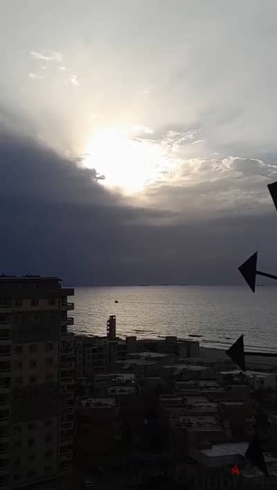 شقة في اسكندرية على البحر