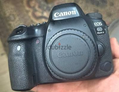 6D MARK 2 كانون شاتر 3K بطارية اضافية والحالة جيدة جدا