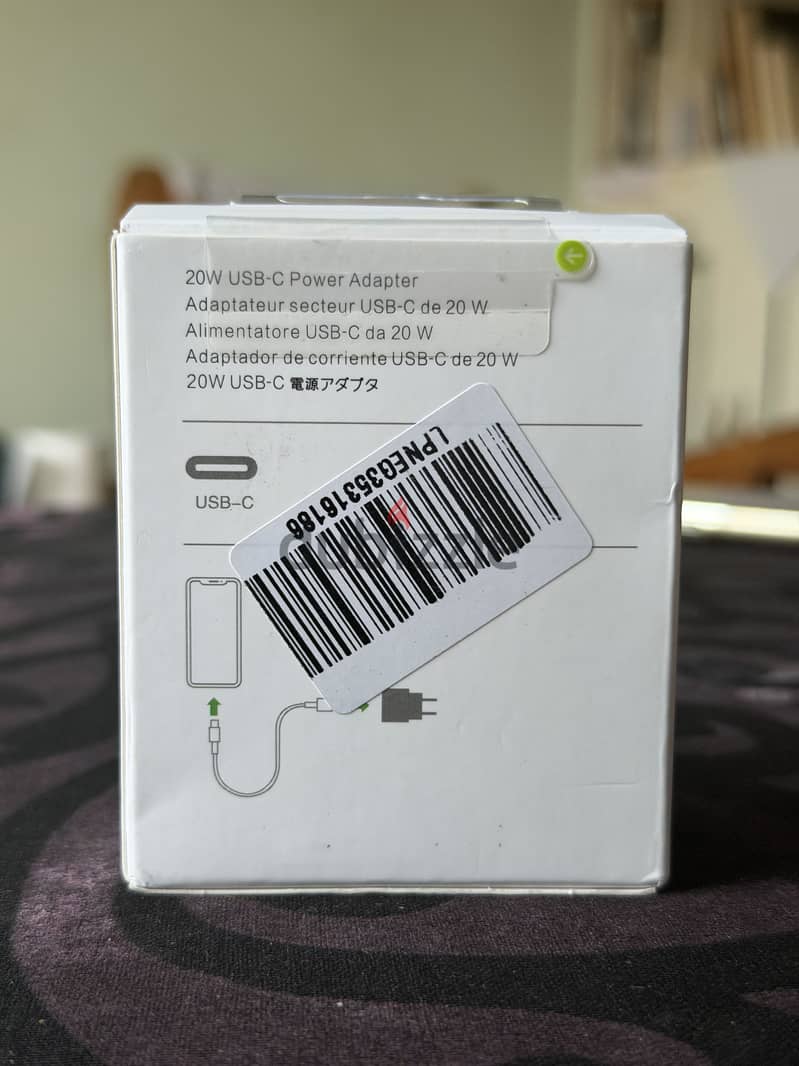 Appla USB-C 20W Power Adapter 1