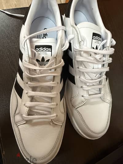 Adidas team court size 44