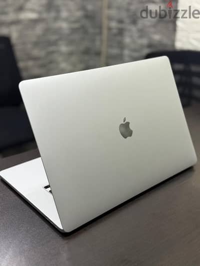MacBook Pro 16-inch 2019 01010022536
