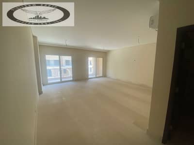 Apartment for rent (including kitchen and AC units) in the 90 Avenue Compound, Fifth Settlement—directly overlooking the 90th Street. Prime location.