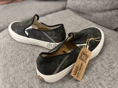 New Vans Eco Theory Slip-On a dark olive botanical palm leaf