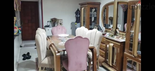 أنتيره 2 كنبة + 2 كرسي + سفرة 6 كراسي كلهم معمولين عمولة بحالة جيدة جد