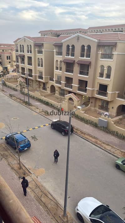 Apartment for sale—ready for immediate handover—in the Maadi View El Shorouk compound, located directly on the Suez Road opposite Madinaty, at a very
