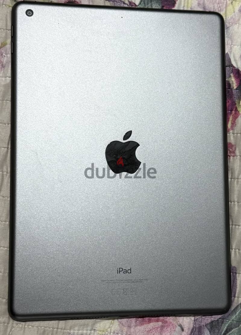 iPad 7th Gen 32GB + Keyboard + Original Charger 2
