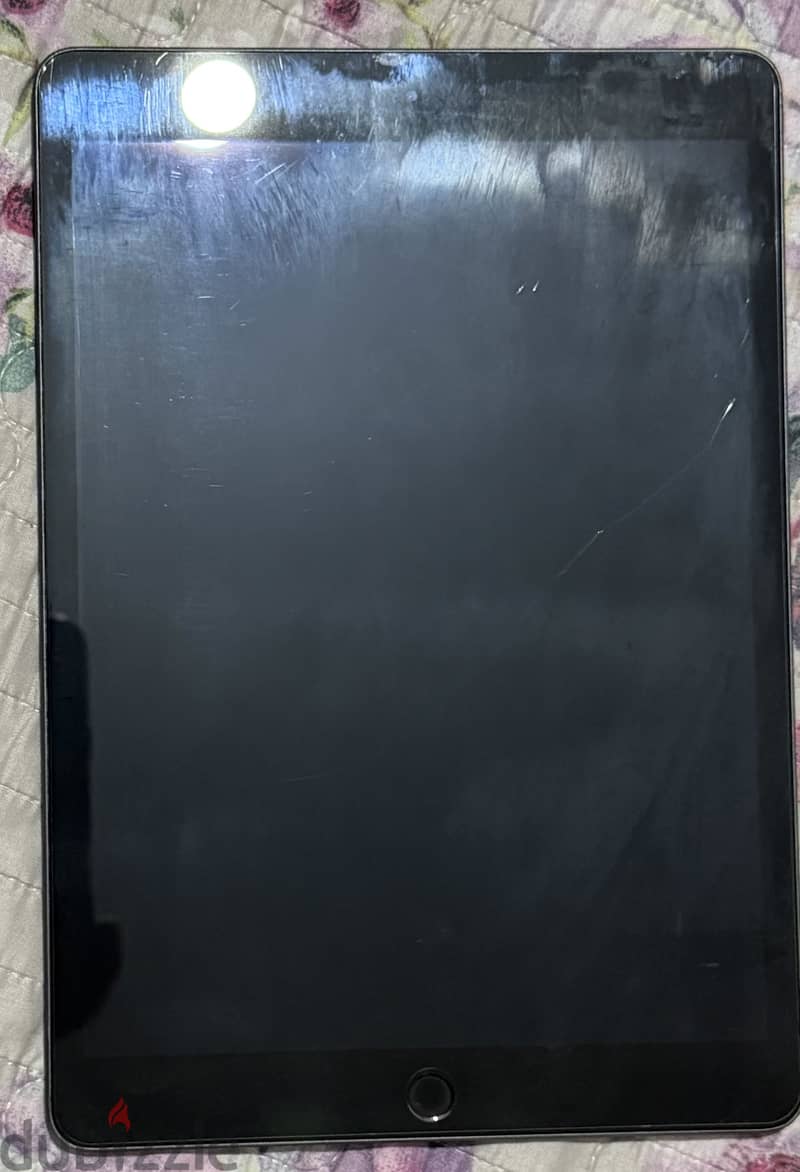 iPad 7th Gen 32GB + Keyboard + Original Charger 4