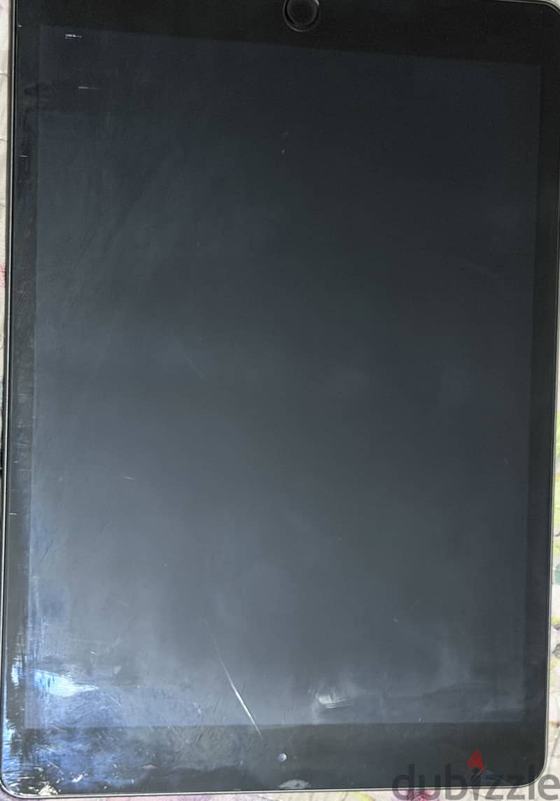 iPad 7th Gen 32GB + Keyboard + Original Charger 6