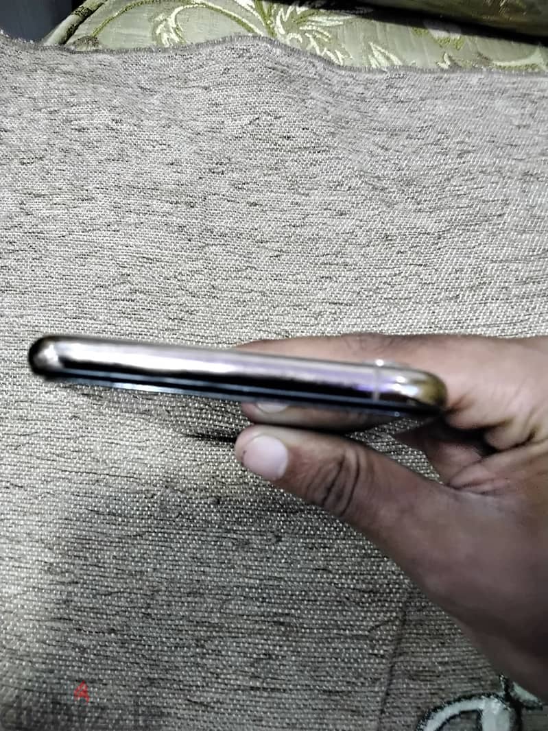 Apple - iPhone XS Max 4