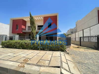 Modern Townhouse Villa 191 m Without Finishing in Madinaty Steps to Services at a Commercial Price