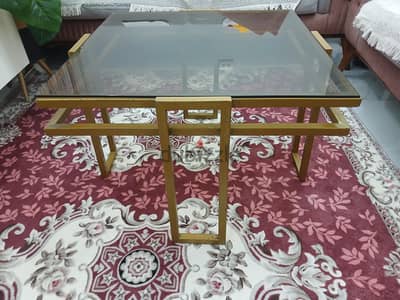 ترابيزه 65×65 بحاله ممتازه استخدام بسيط جدا