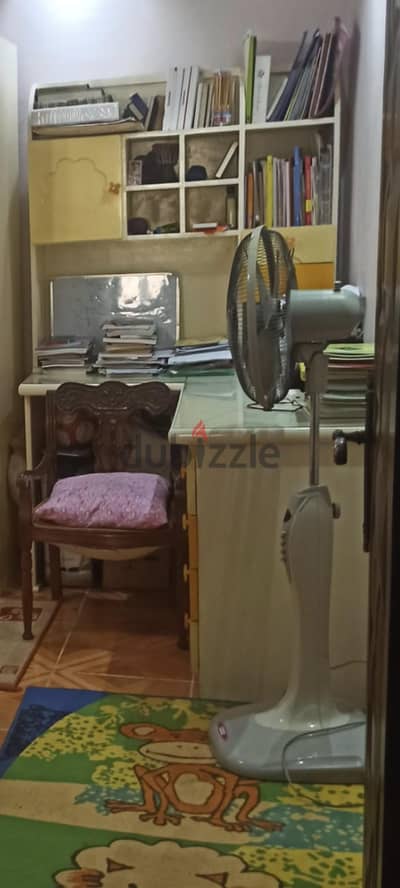 مكتب خشبي حرف L  بحالة ممتازة