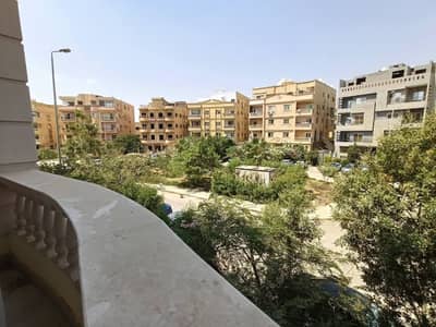 شقة للايجار بالحي الثامن م 1 بالشيخ زايد بالمطبخ و التكييفات بلوكيشن مميز و فيو رائعApartment for rent in Sheikh Zayed (District 8, Zone 1),